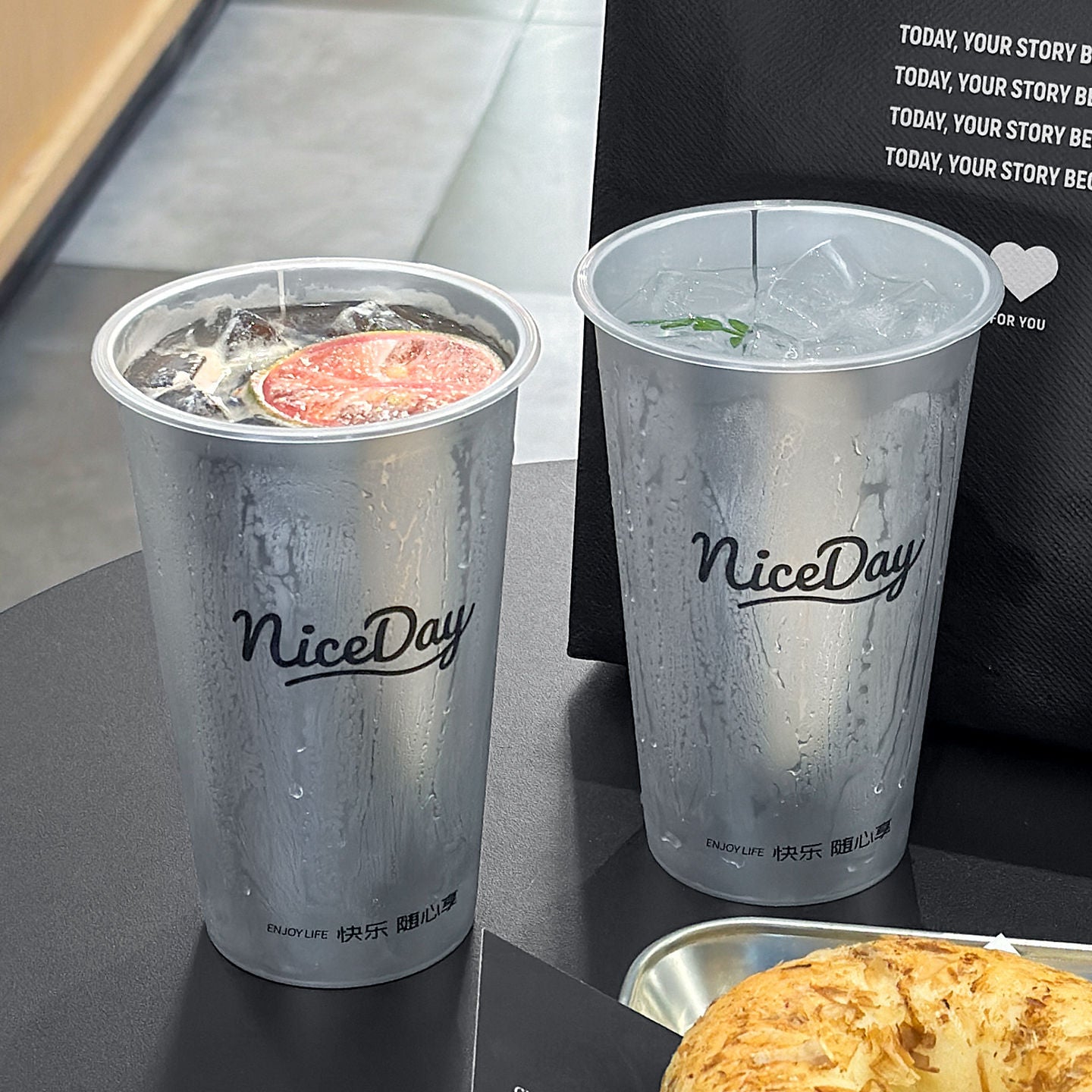 Thickened Disposable Milk Tea Cup with Lid, 500ml, For Milk Tea Shops and Takeout.